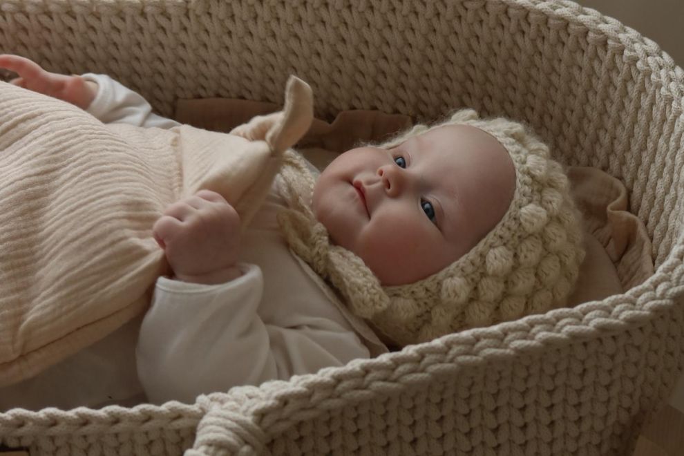 Crochet Moses Basket with Rocking Stand - Natural