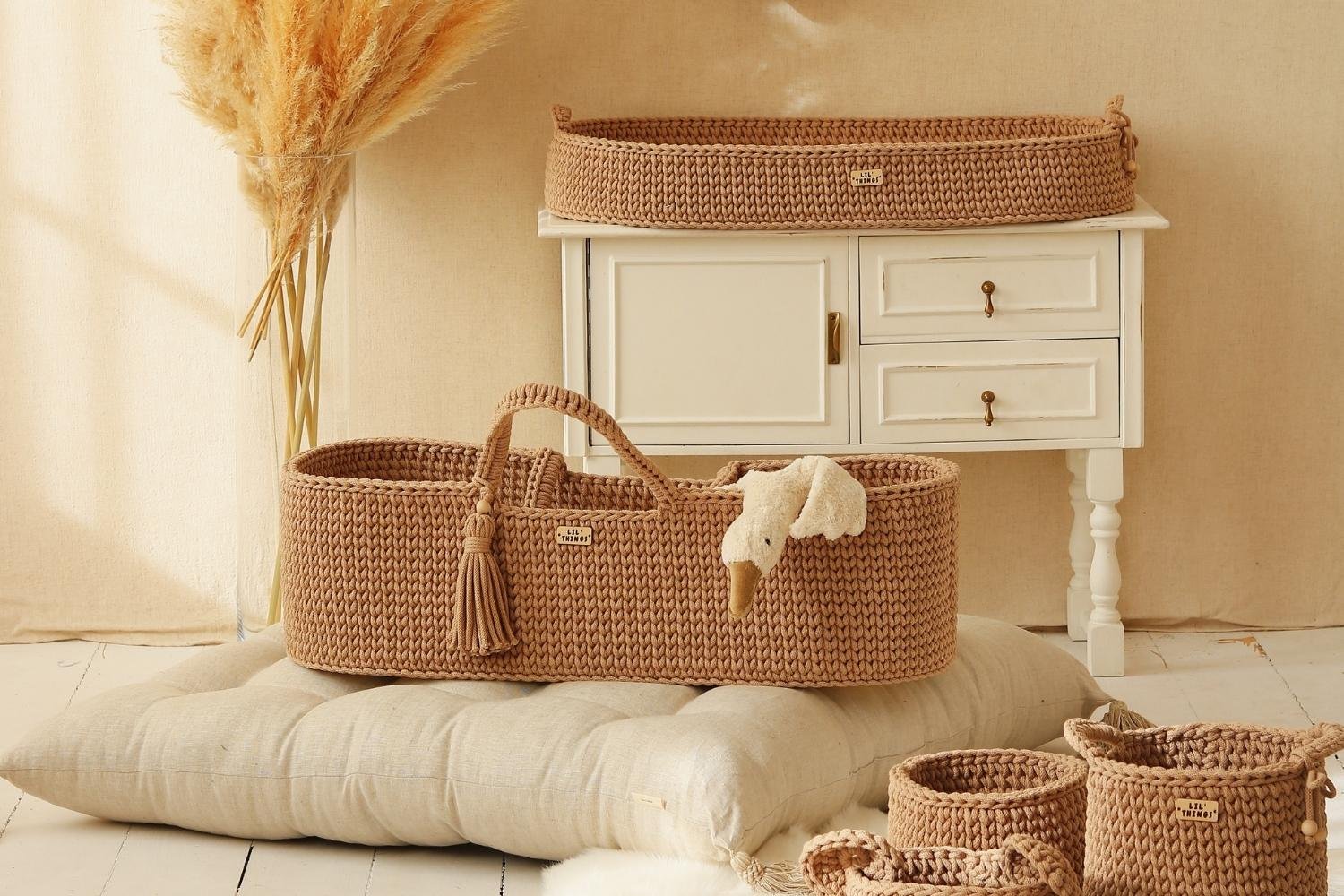 Changing basket with mattress