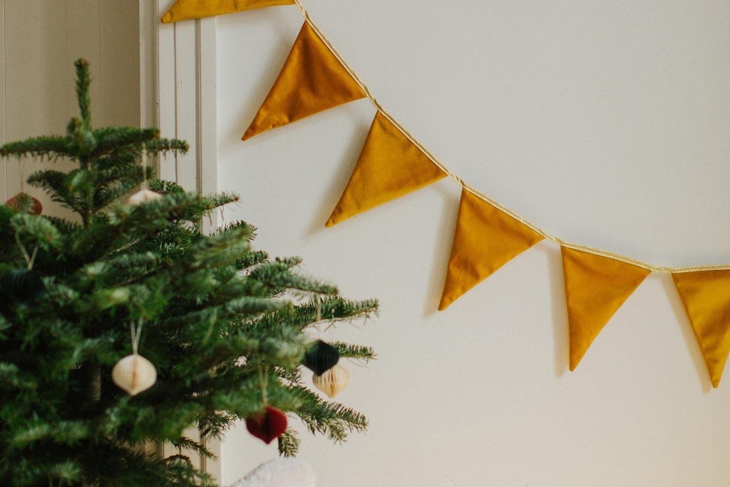 Velour Garland Gold