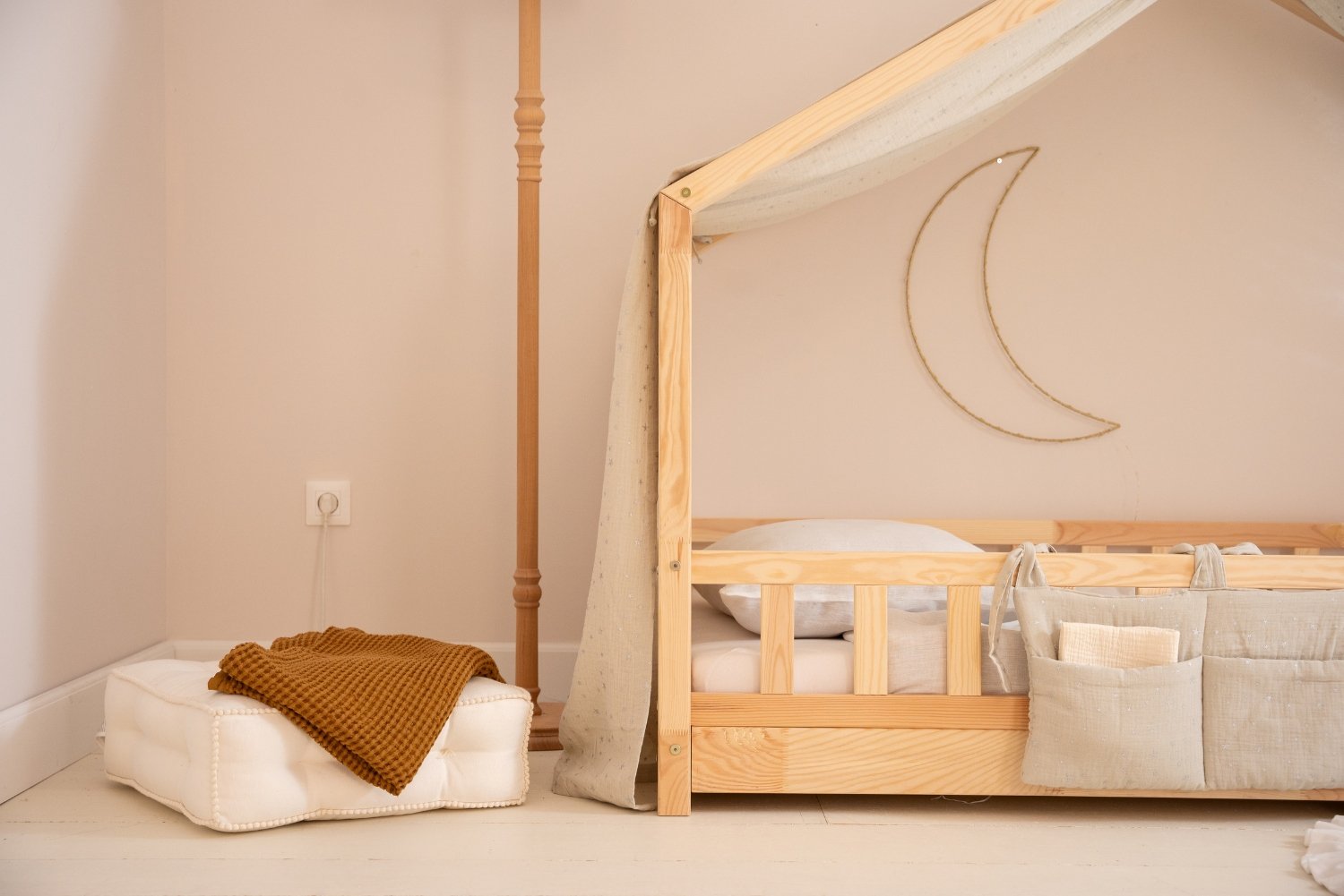 Tela Cama Casita Beige con Estrellas Plateadas - Modelo DK