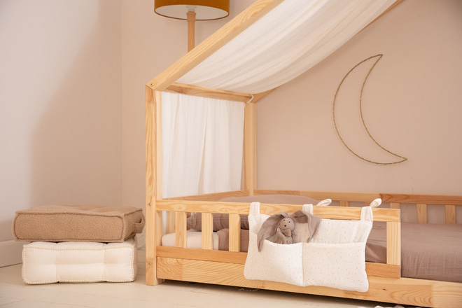 Plachta na dětskou postel Bílá se zlatými puntíky – Model DK