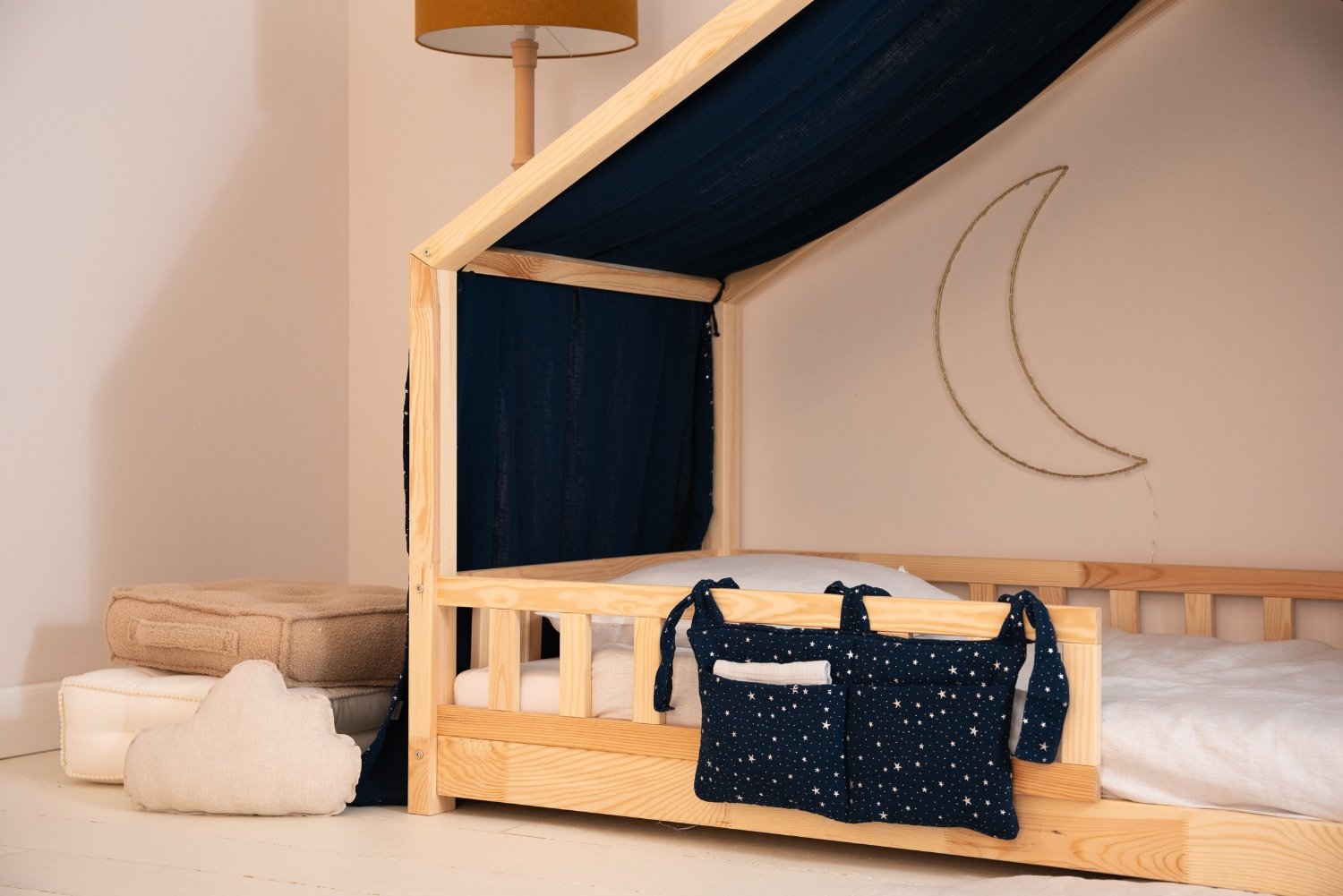 Tela Cama Casita Azul Marino con Estrellas Plateadas - Modelo DK