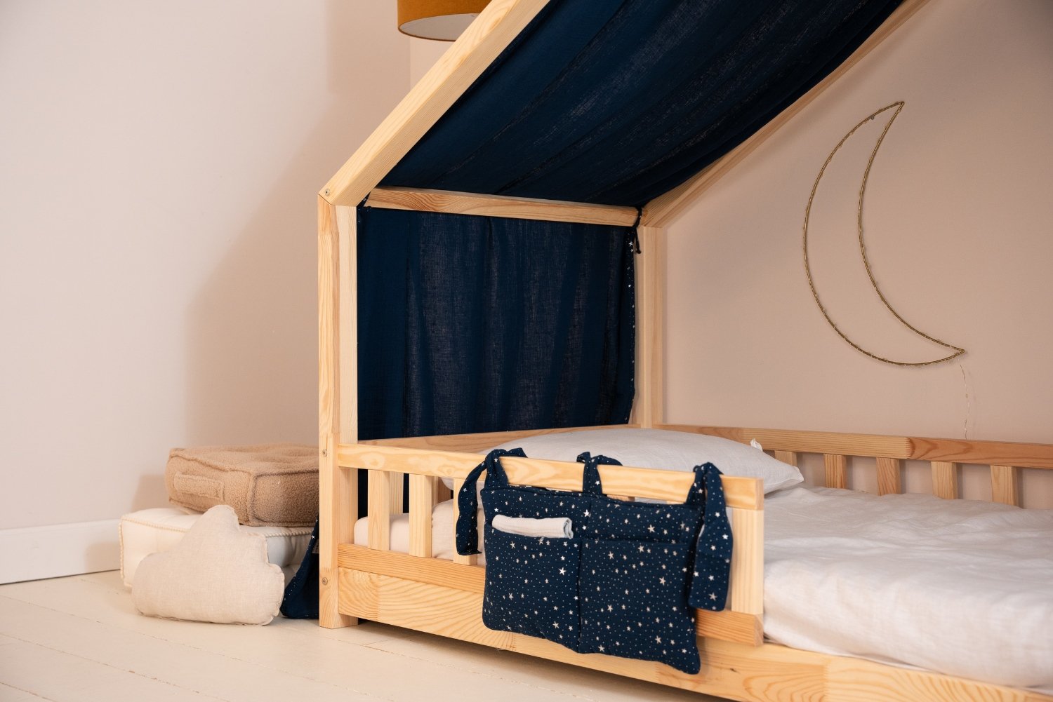 Tela Cama Casita Azul Marino con Estrellas Plateadas - Modelo DK