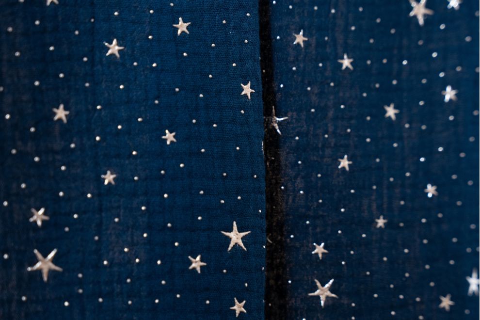 Tela Cama Casita Azul Marino con Estrellas Plateadas - Modelo DK