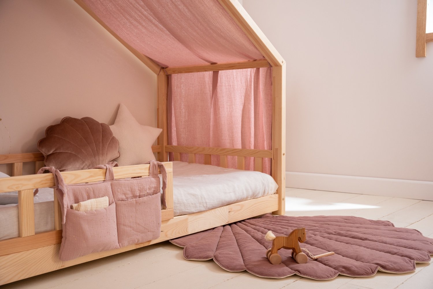 Véu de cama casinha Sépia Rosa com pontos dourados - Modelo DK