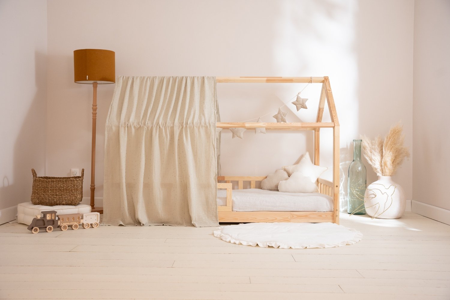 Tela Cama Casita Beige con Estrellas Plateadas - Modelo K