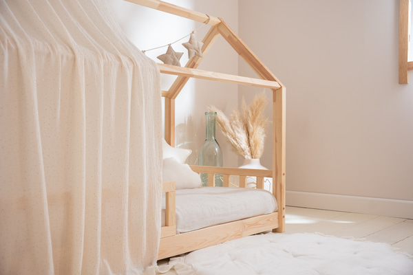 Plachta na Postel Cabane Bílá se Zlatými Puntíky – Model K