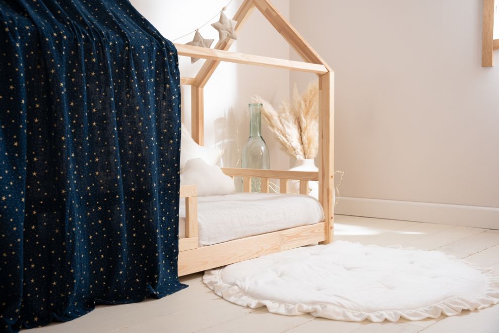 Véu de cama casinha Azul marinho com estrelas douradas - Modelo K