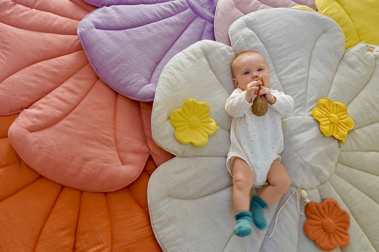 Sandy Flower Linen Mat