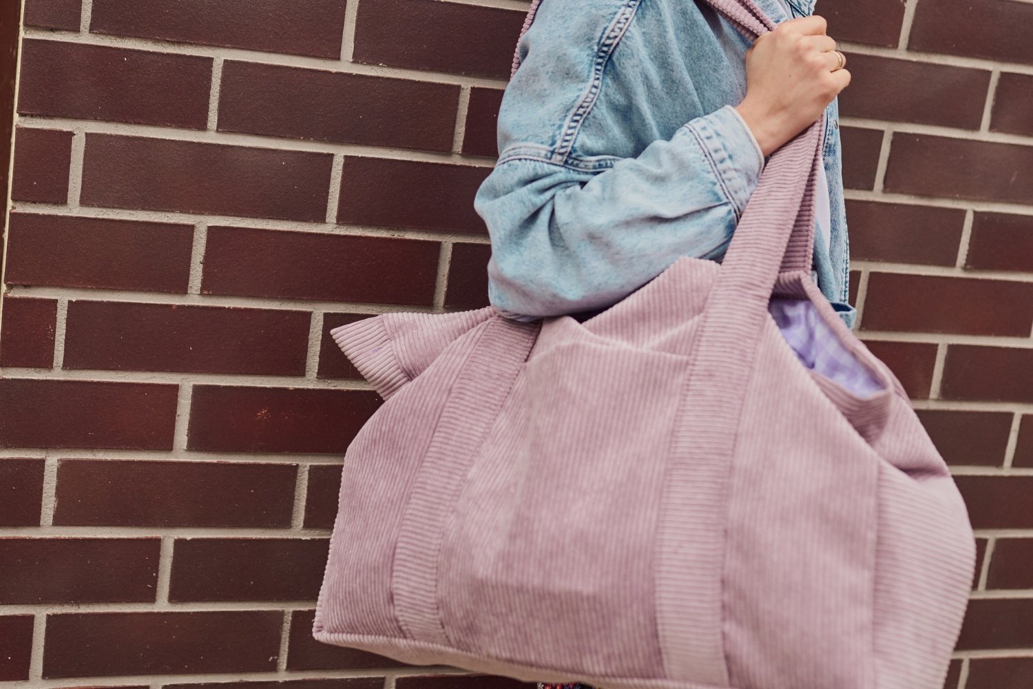 Bolso cambiador de terciopelo acanalado azul vintage