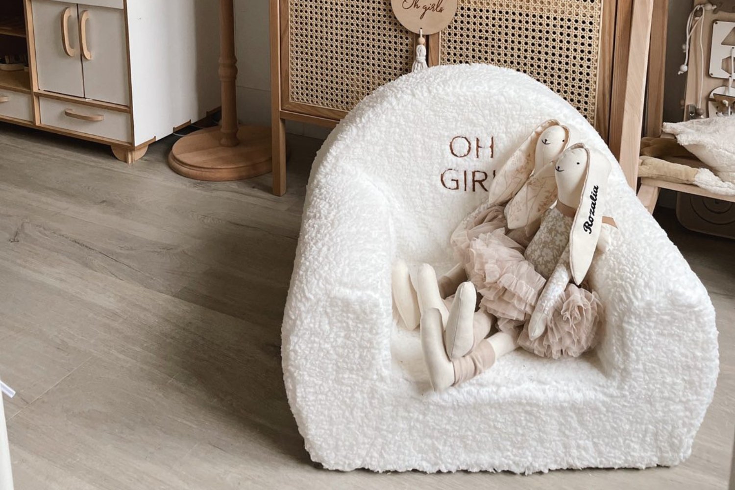 Fauteuil Bouclé Blanc - Nom personnalisable