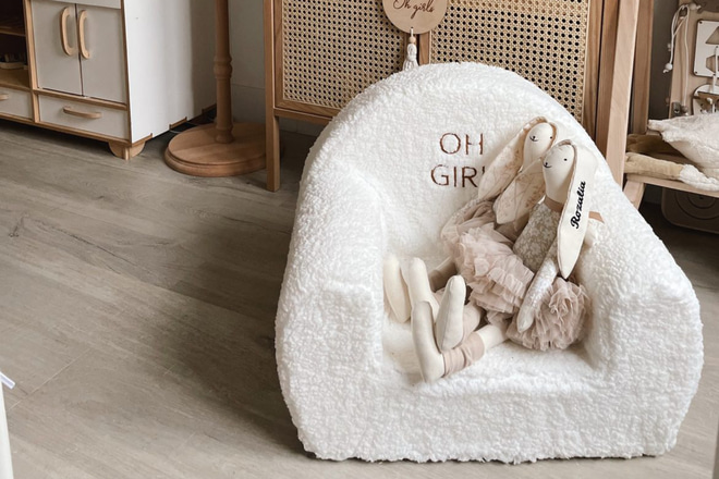 Fauteuil Bouclé Blanc - Nom personnalisable