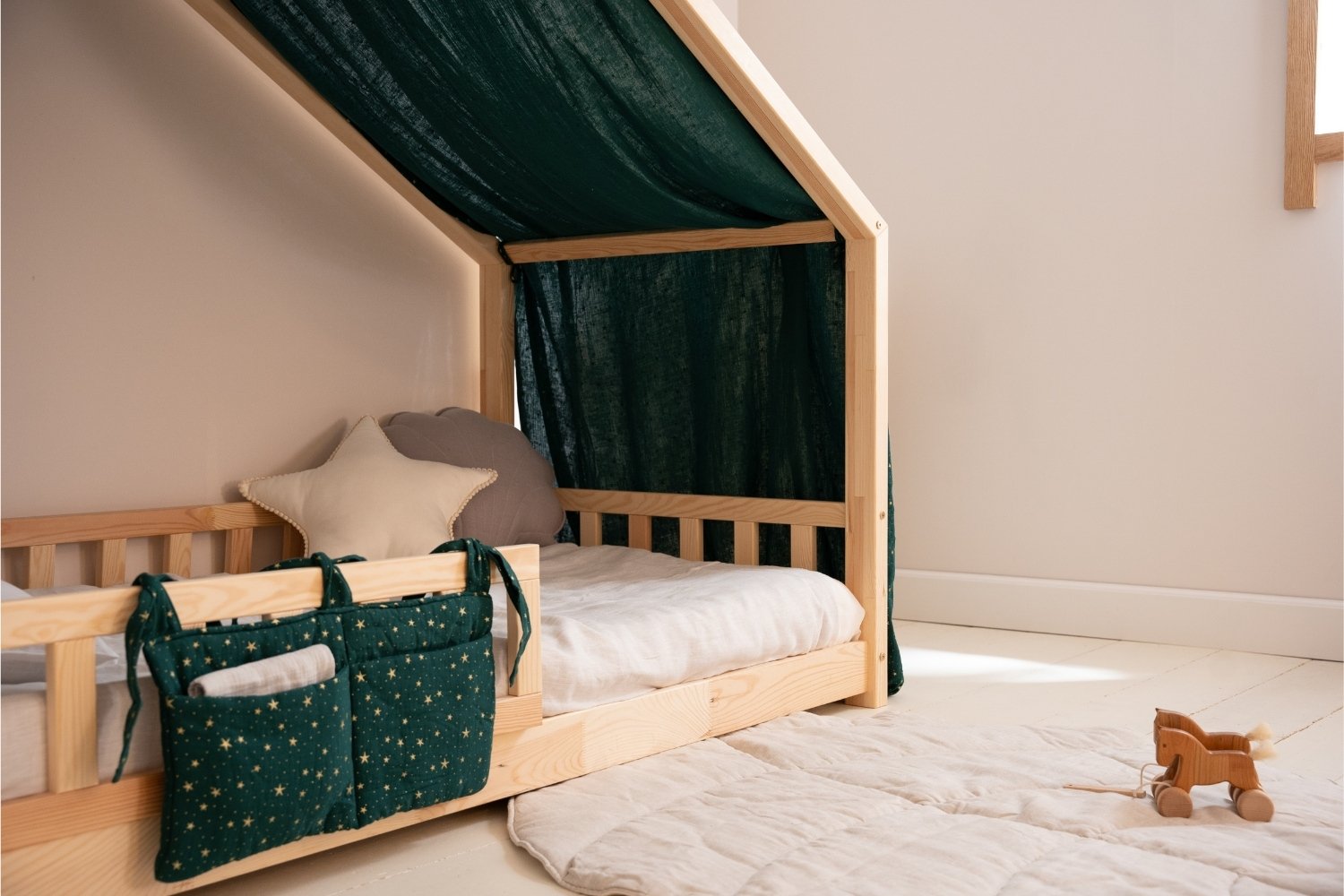 Bed Organiser - Dark Green & Gold Stars