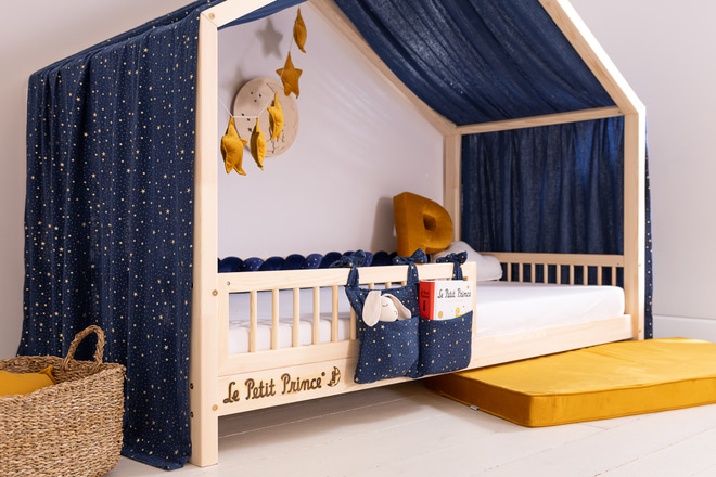 Hausbett-Himmel Marineblau mit goldenen Sternen  - Modell DK