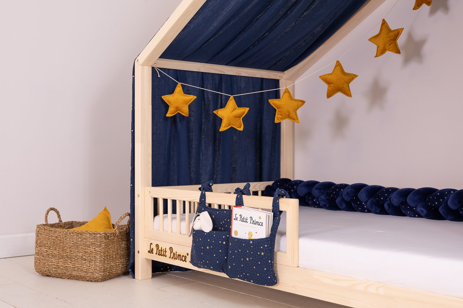 Tela Cama Casita Azul Marino Con Estrellas Doradas