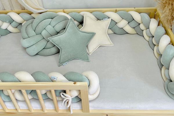 Sage Green and Almond Bed Bumper - 4 Ropes