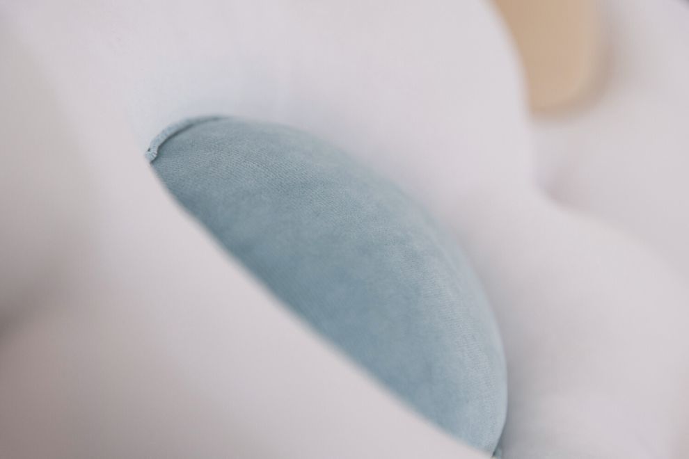 Coussin Marguerite en Velours - Ice Blue