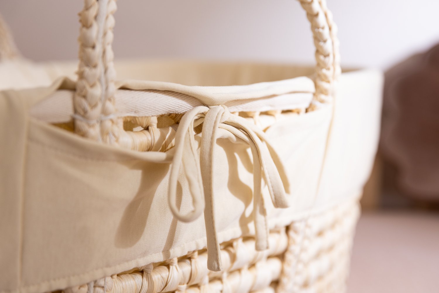 Moses Basket with Rocking Stand