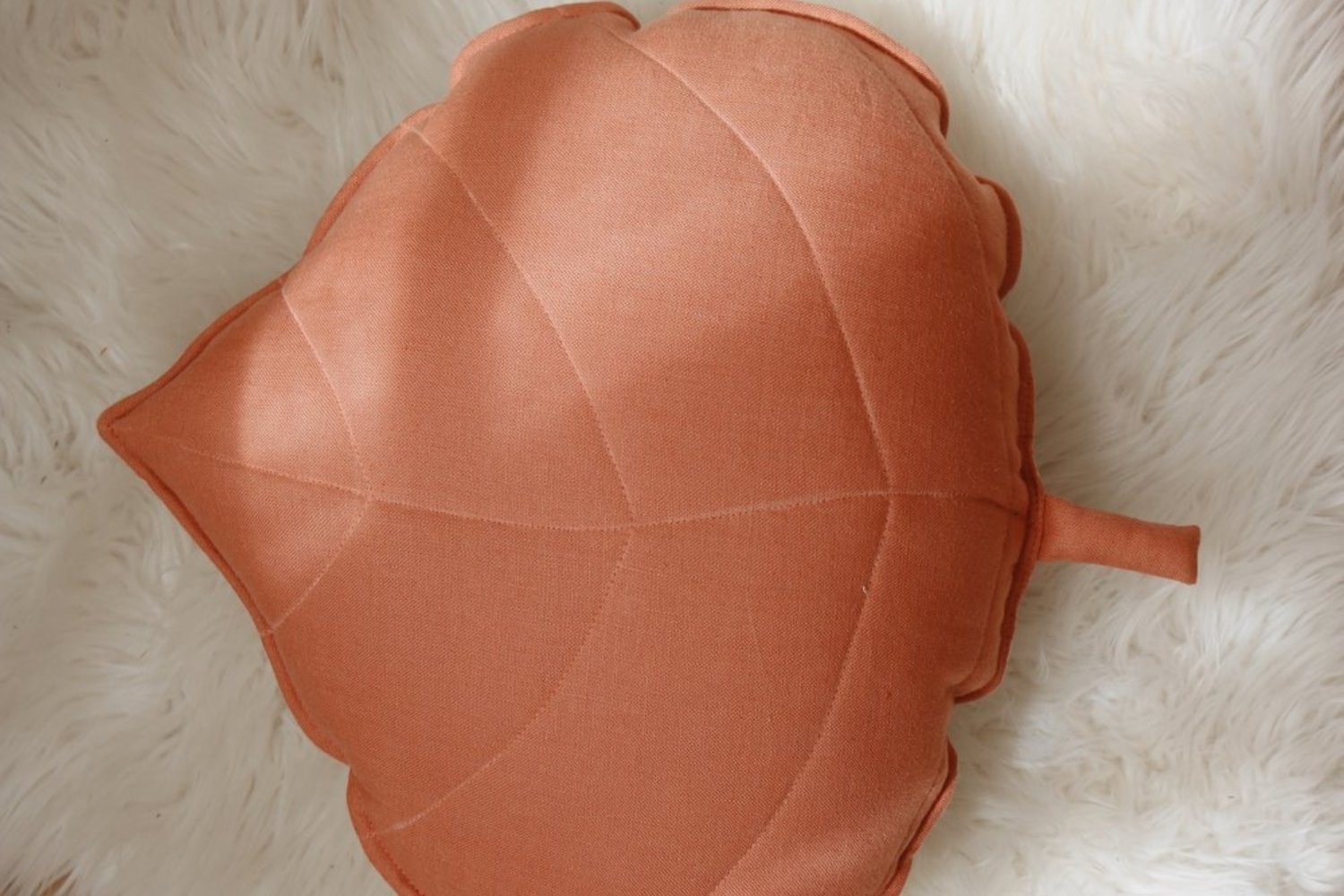 Coussin Feuille en Lin Papaye