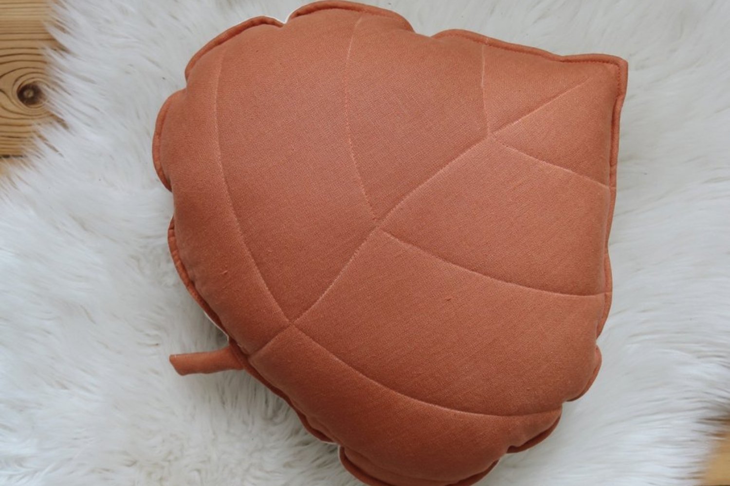 Coussin Feuille en Lin Papaye