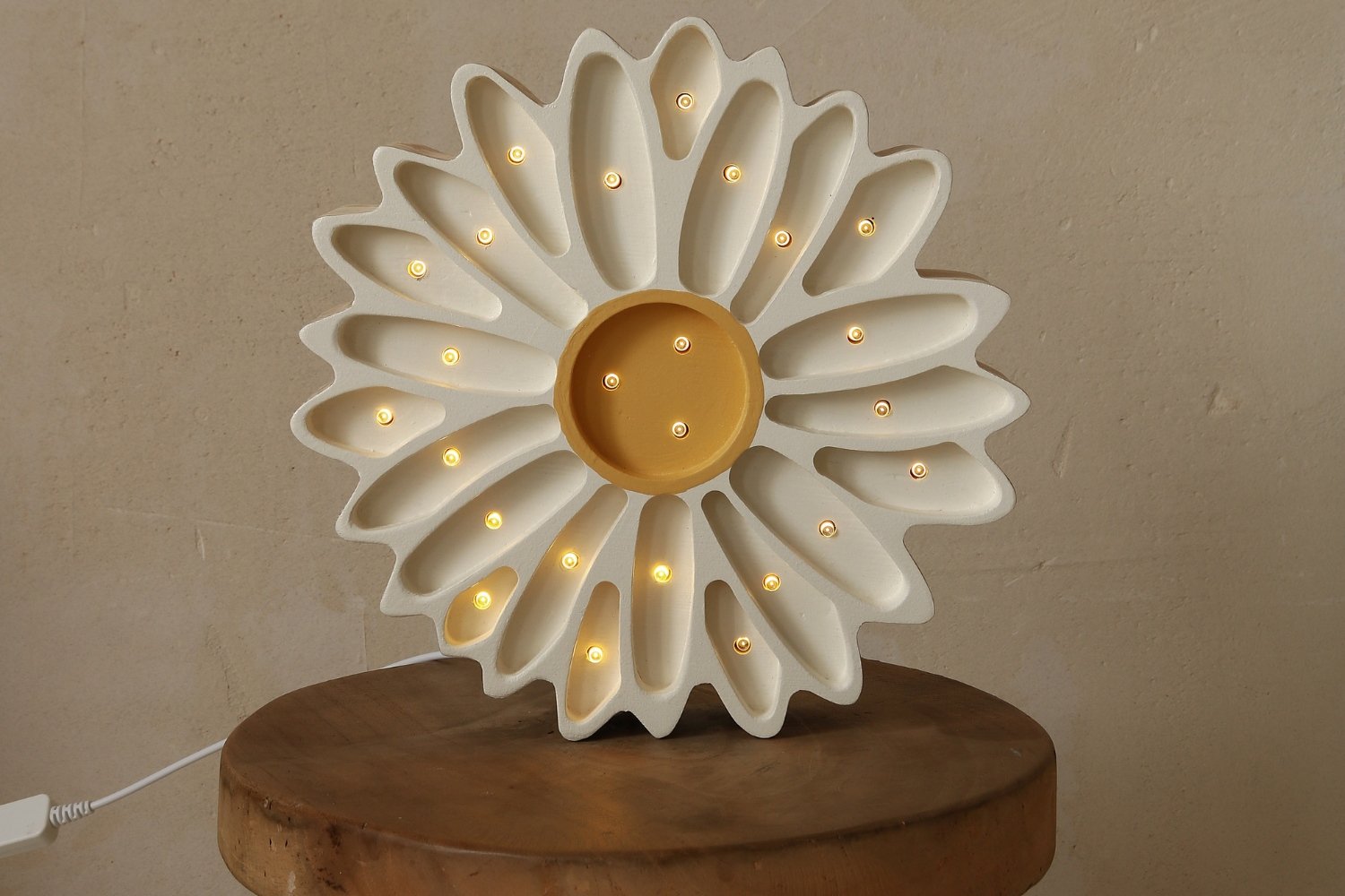 Little Lights White Daisy Lamp