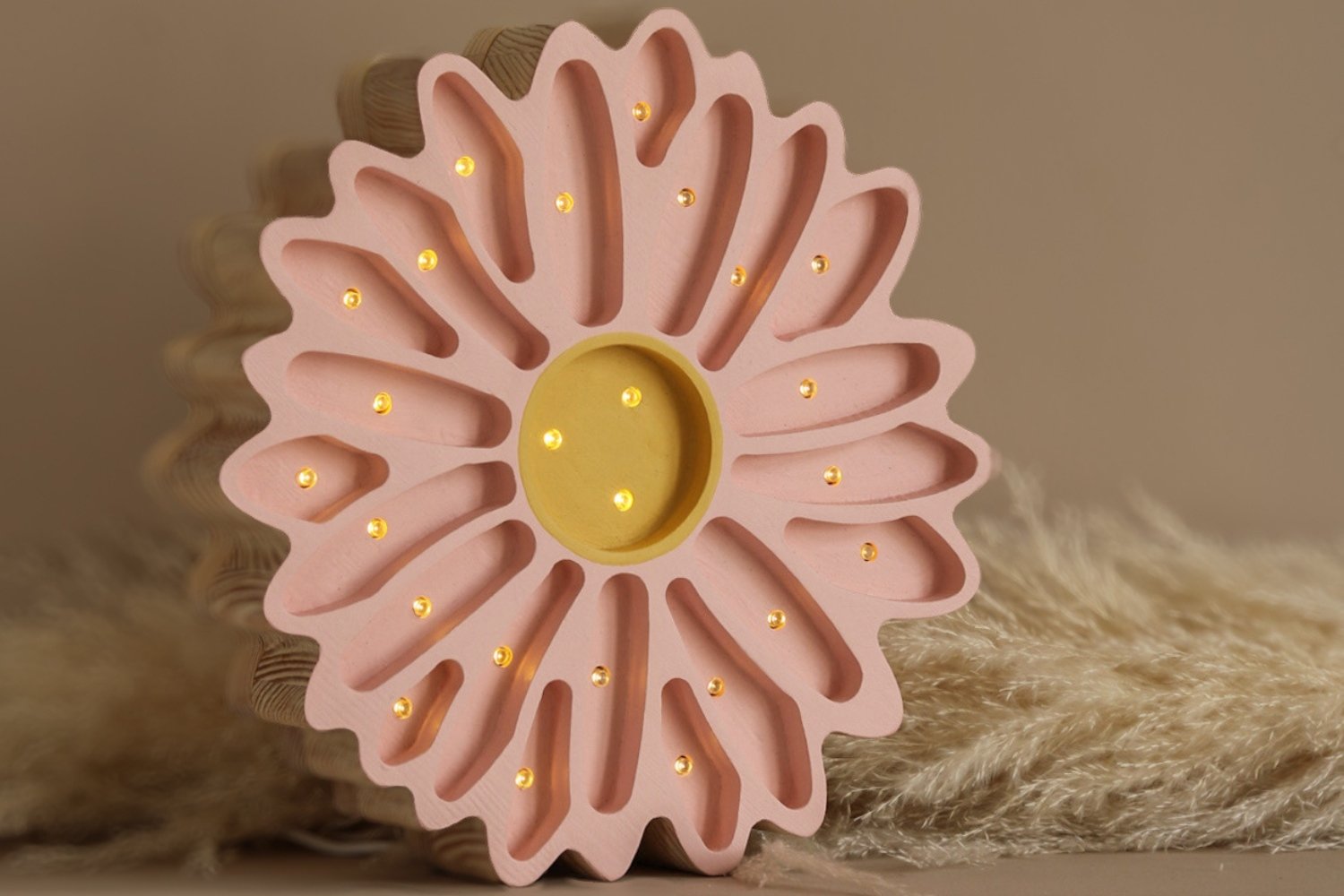 Little Lights Powder Pink Daisy Lamp