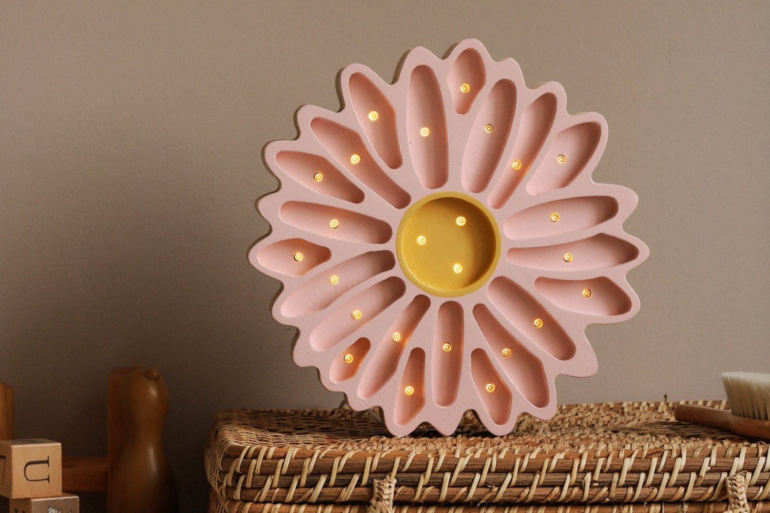 Little Lights Powder Pink Daisy Lamp