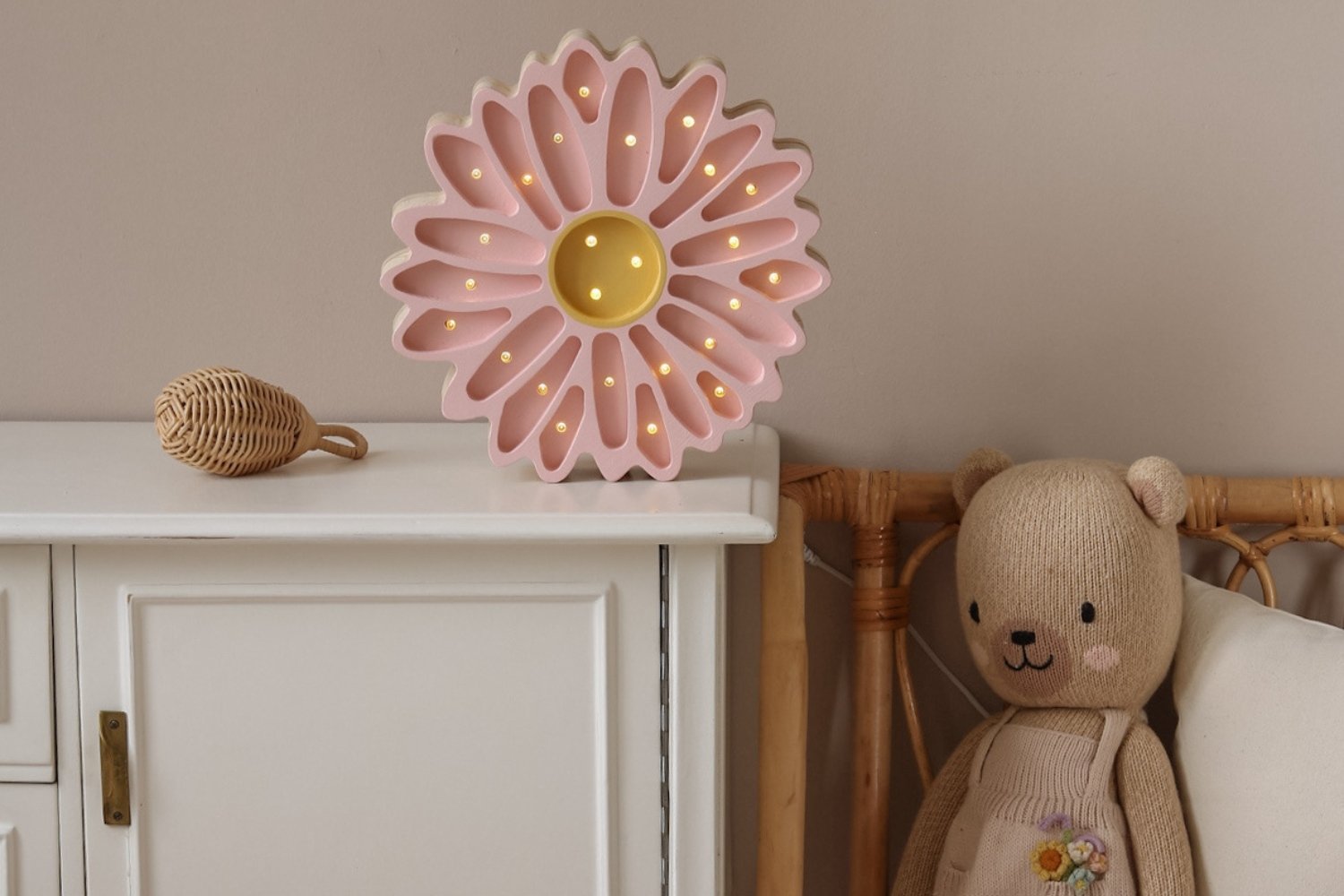 Little Lights Powder Pink Daisy Lamp