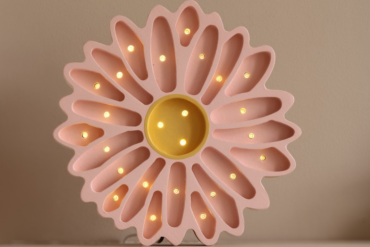 Little Lights Powder Pink Daisy Lamp