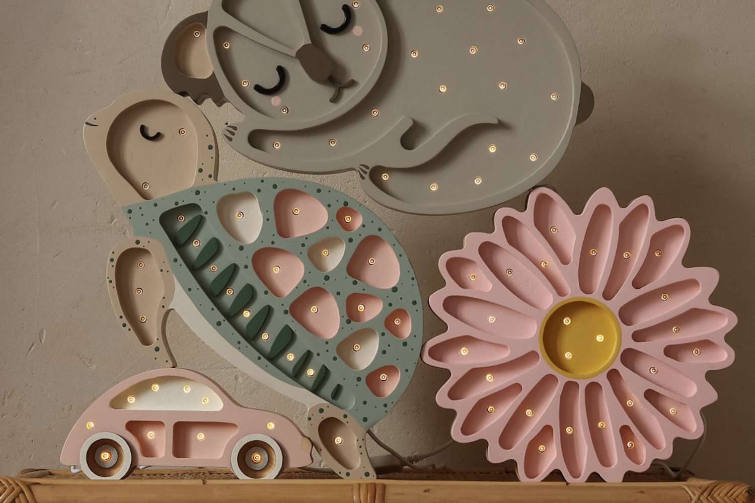 Little Lights Powder Pink Daisy Lamp