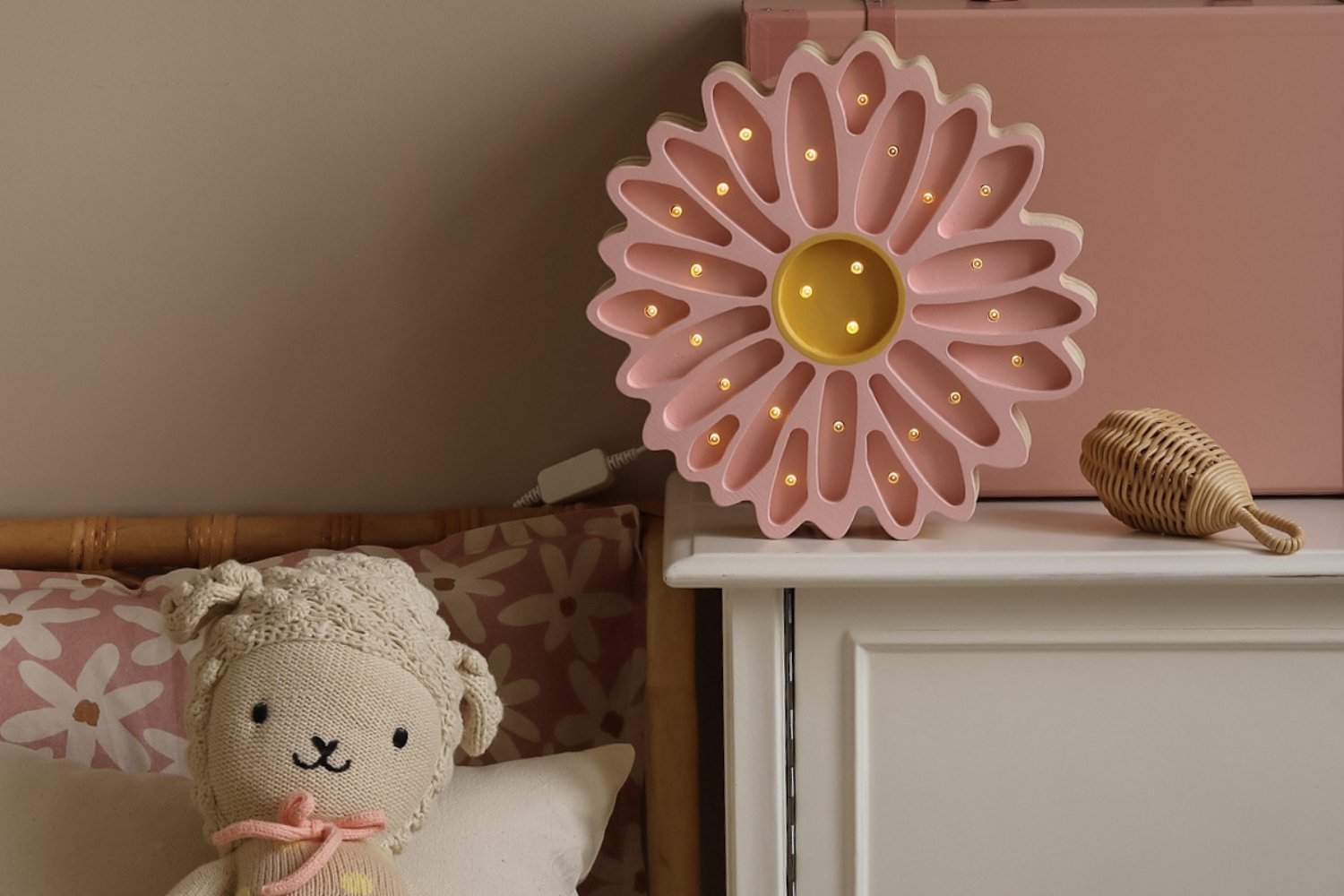 Little Lights Powder Pink Daisy Lamp