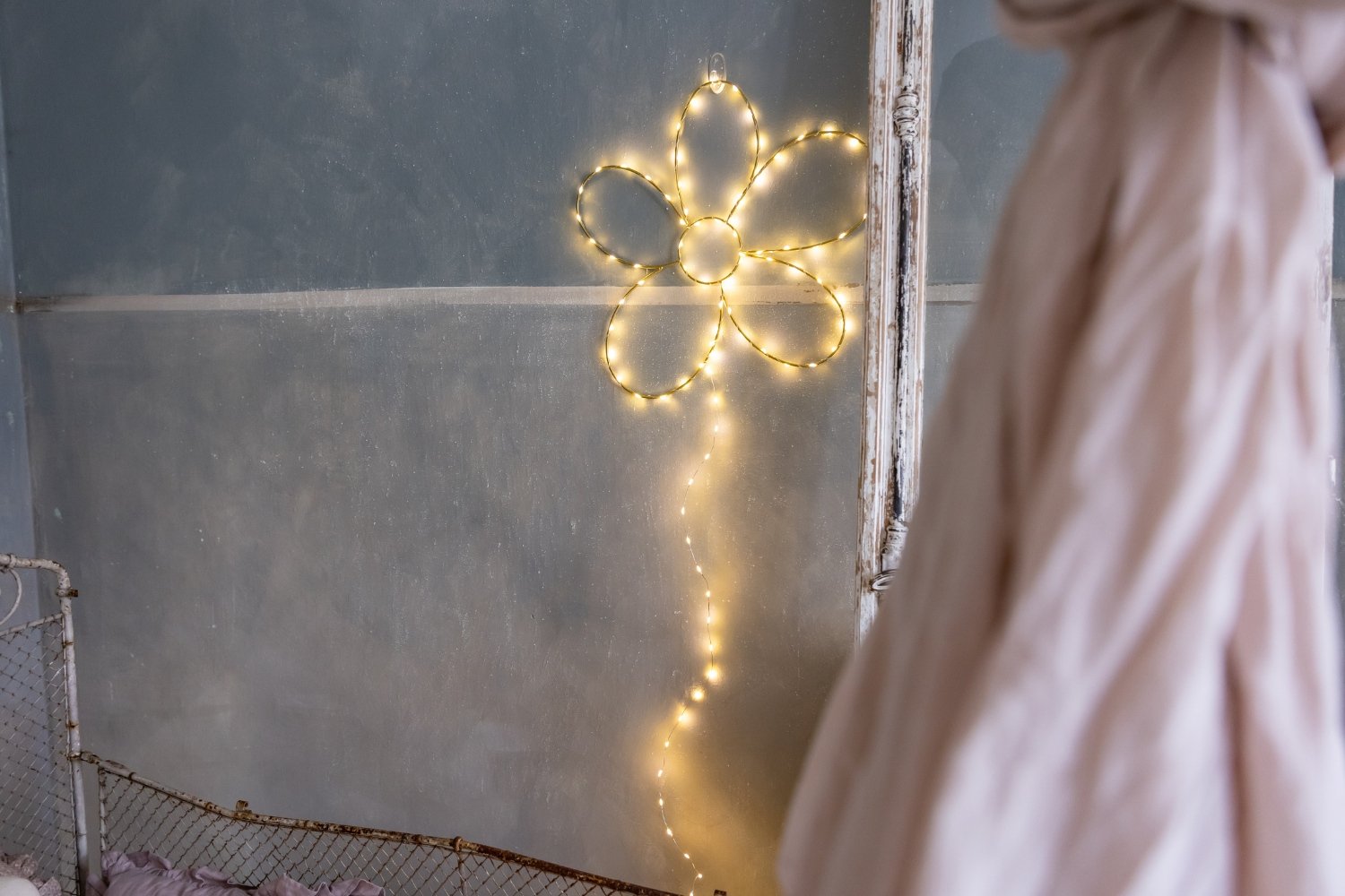 Metal Wire LED Light - Daisy