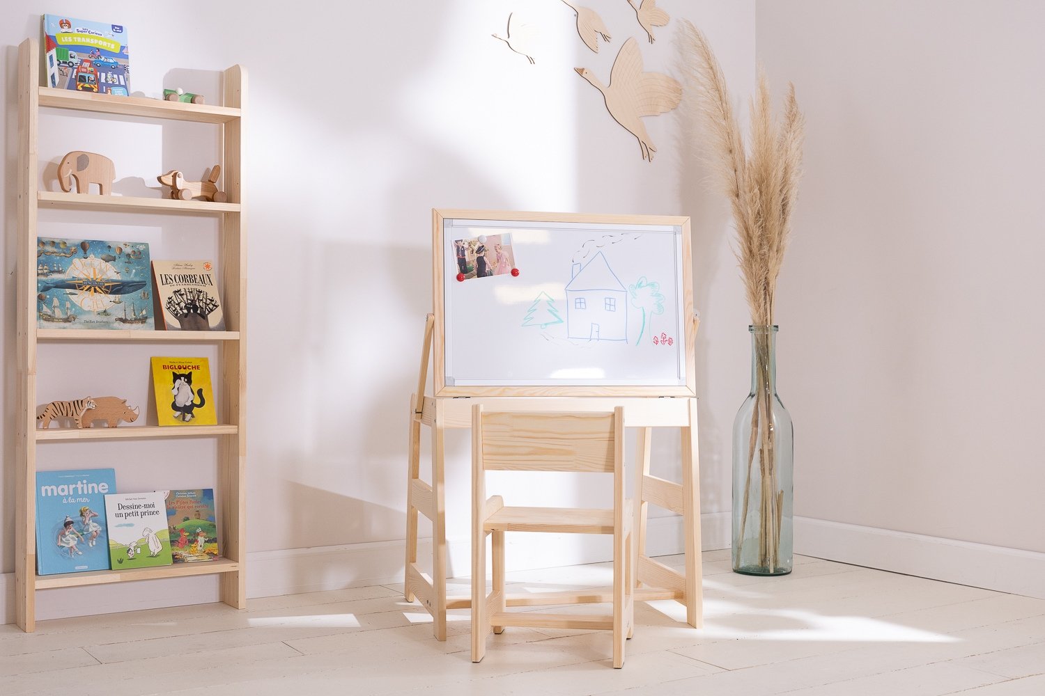 Bureau et chaise avec tableau magnétique 