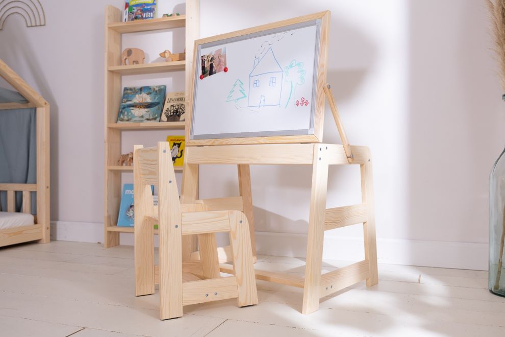 Bureau et chaise avec tableau magnétique 