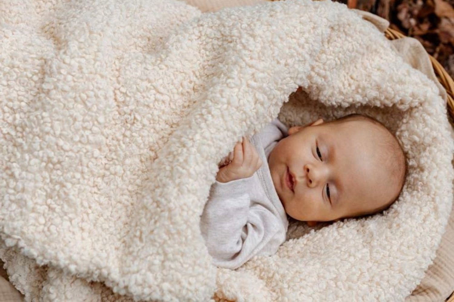 Warm Boucle Blanket - Beige