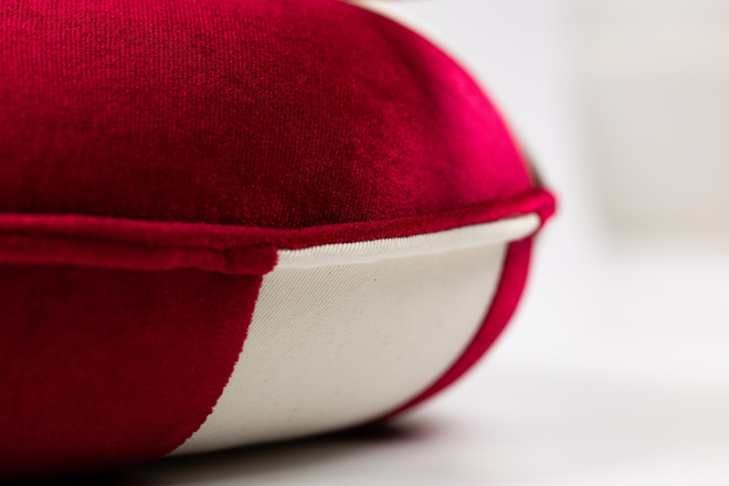 Almofada de Natal Candy Cane Vermelha e Bege Almofada de Natal Candy Cane Vermelha e Bege