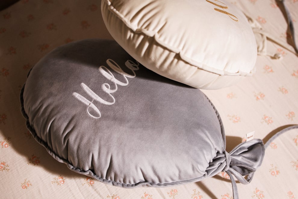 Decorative Balloon Cushion 'Hello' - Silver