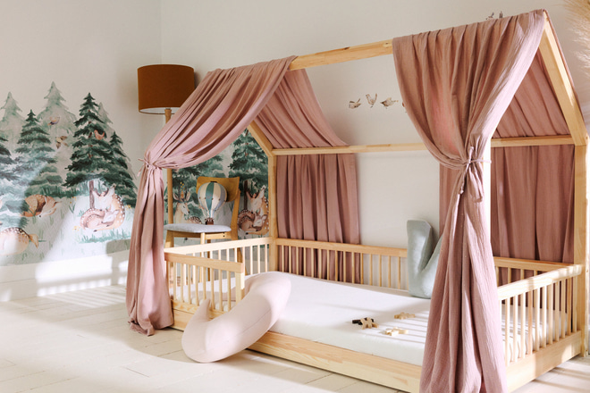 Plachta na dětskou postel-domeček sépiová růžová se zlatými puntíky – model L Double