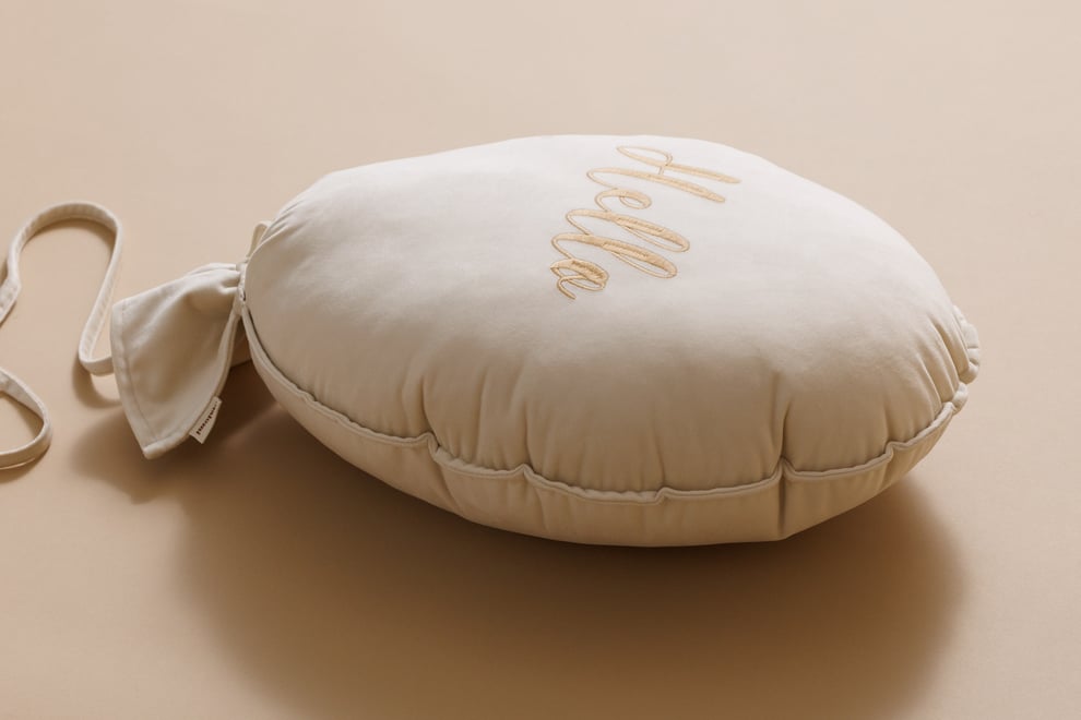 Decorative Balloon Cushion 'Hello' - Vanilla