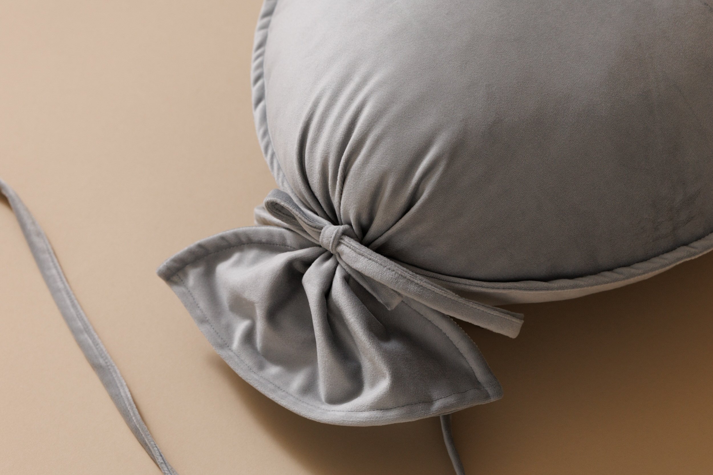 Decorative Balloon Cushion 'Hello' - Silver