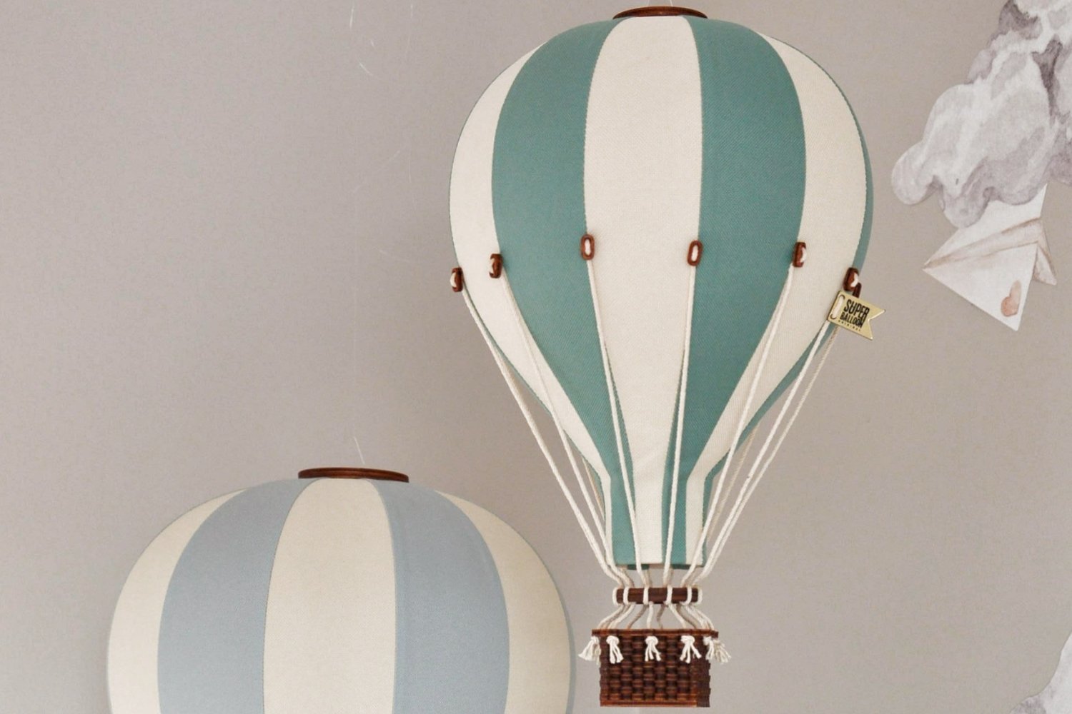 Green & Ecru Hot Air Balloon