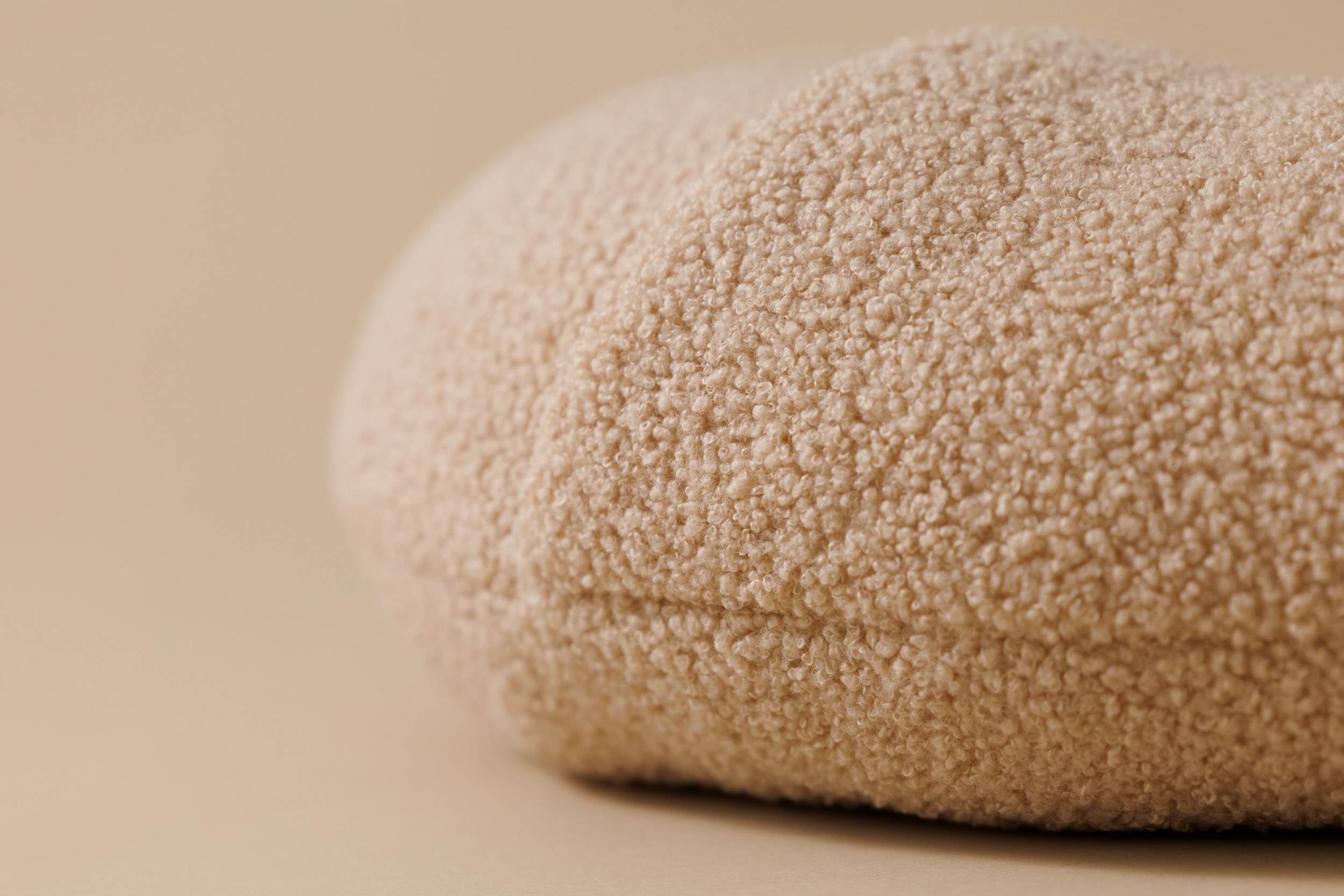 - Coussin d'Allaitement Croissant Bouclé - Chocolat - Marron (Mon Lit Cabane) - Image 7