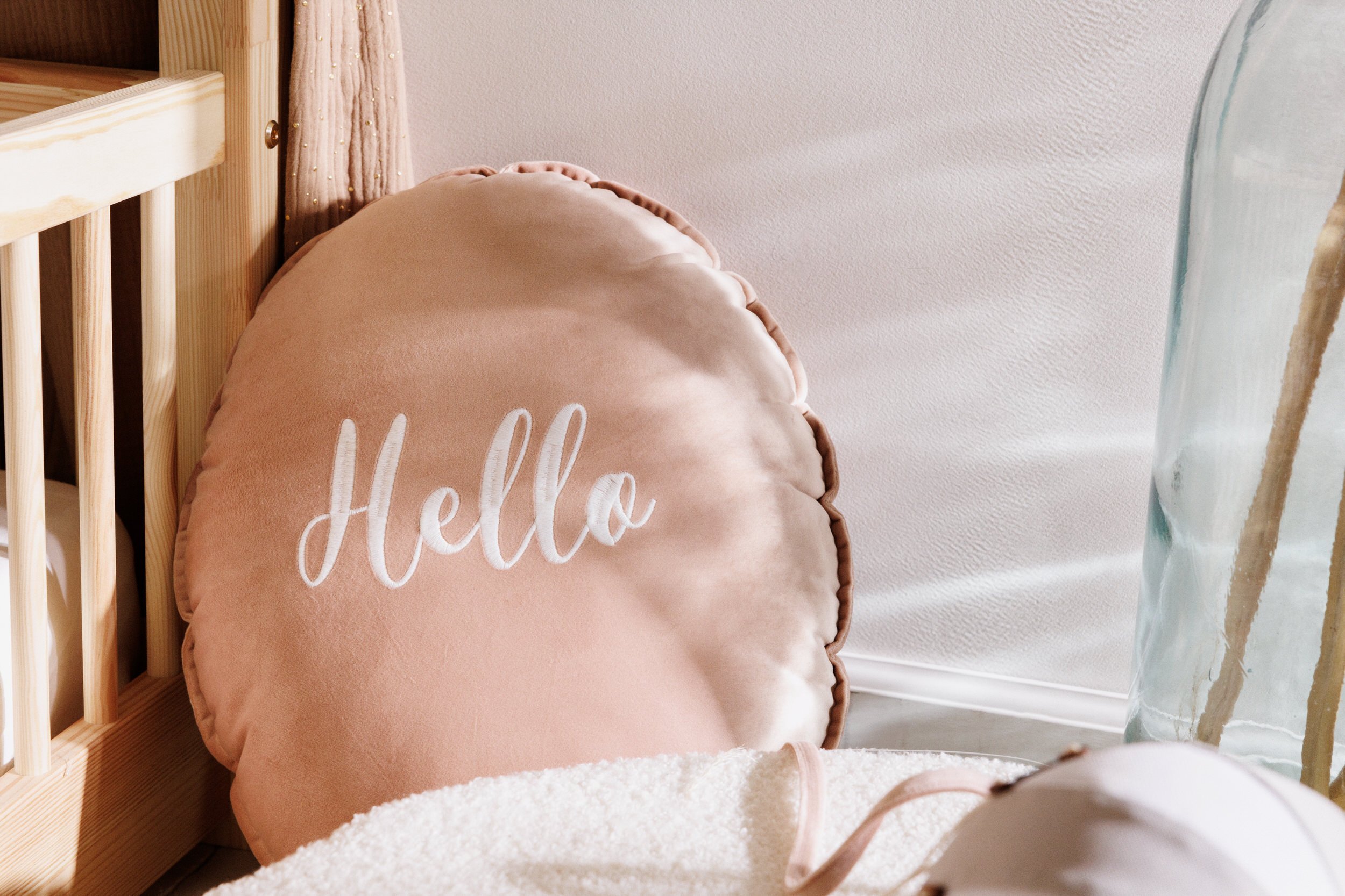 Decorative Balloon Cushion 'Hello' - Pink