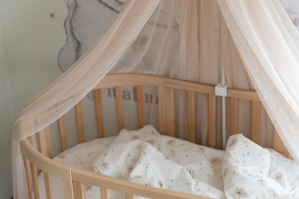 Beige Tüll-Betthimmel für Babybett mit Rahmen