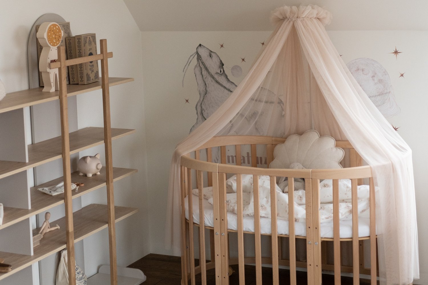 Beige Tüll-Betthimmel für Babybett mit Rahmen