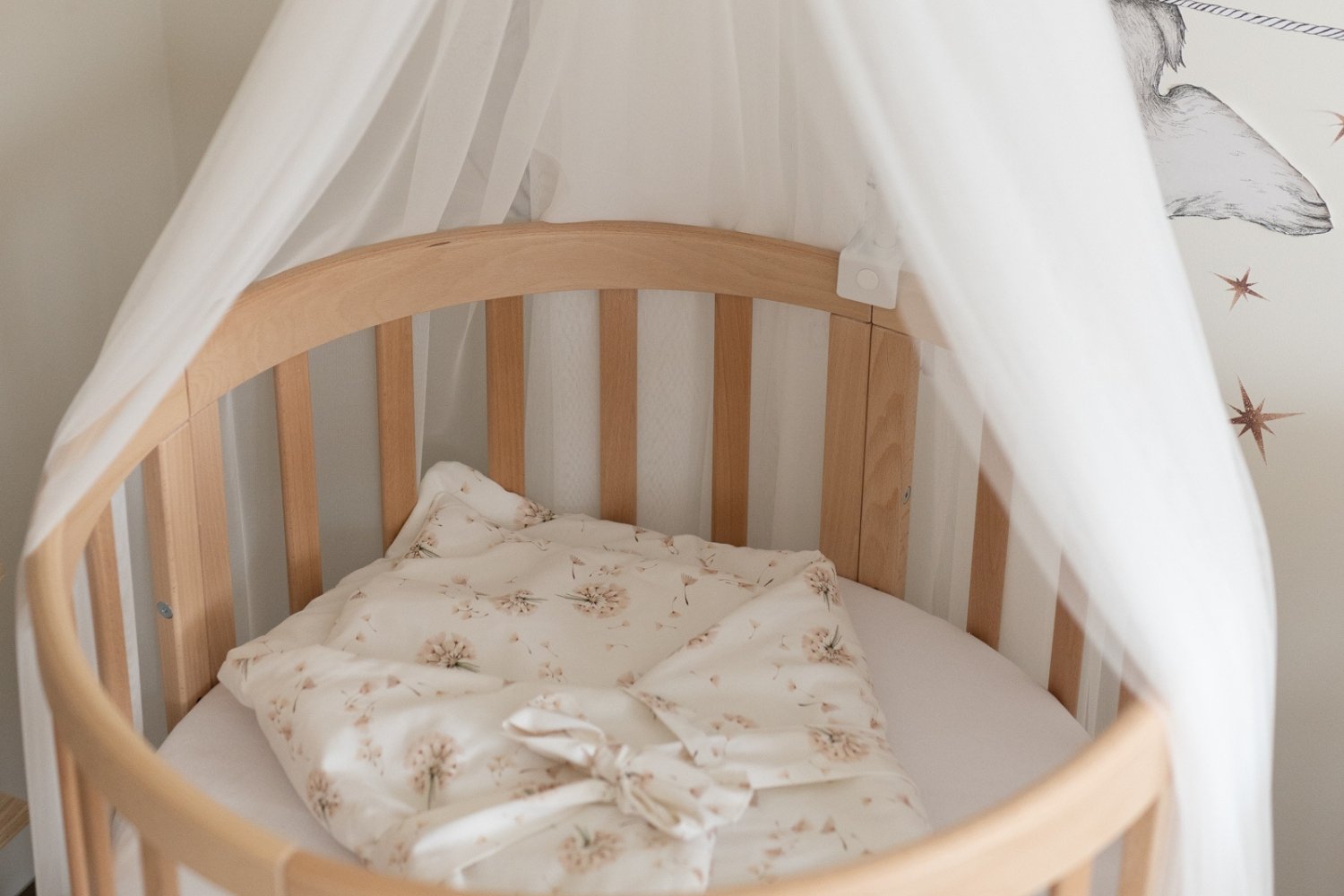 Ecrufarbener Tüll-Betthimmel für Babybett mit Rahmen