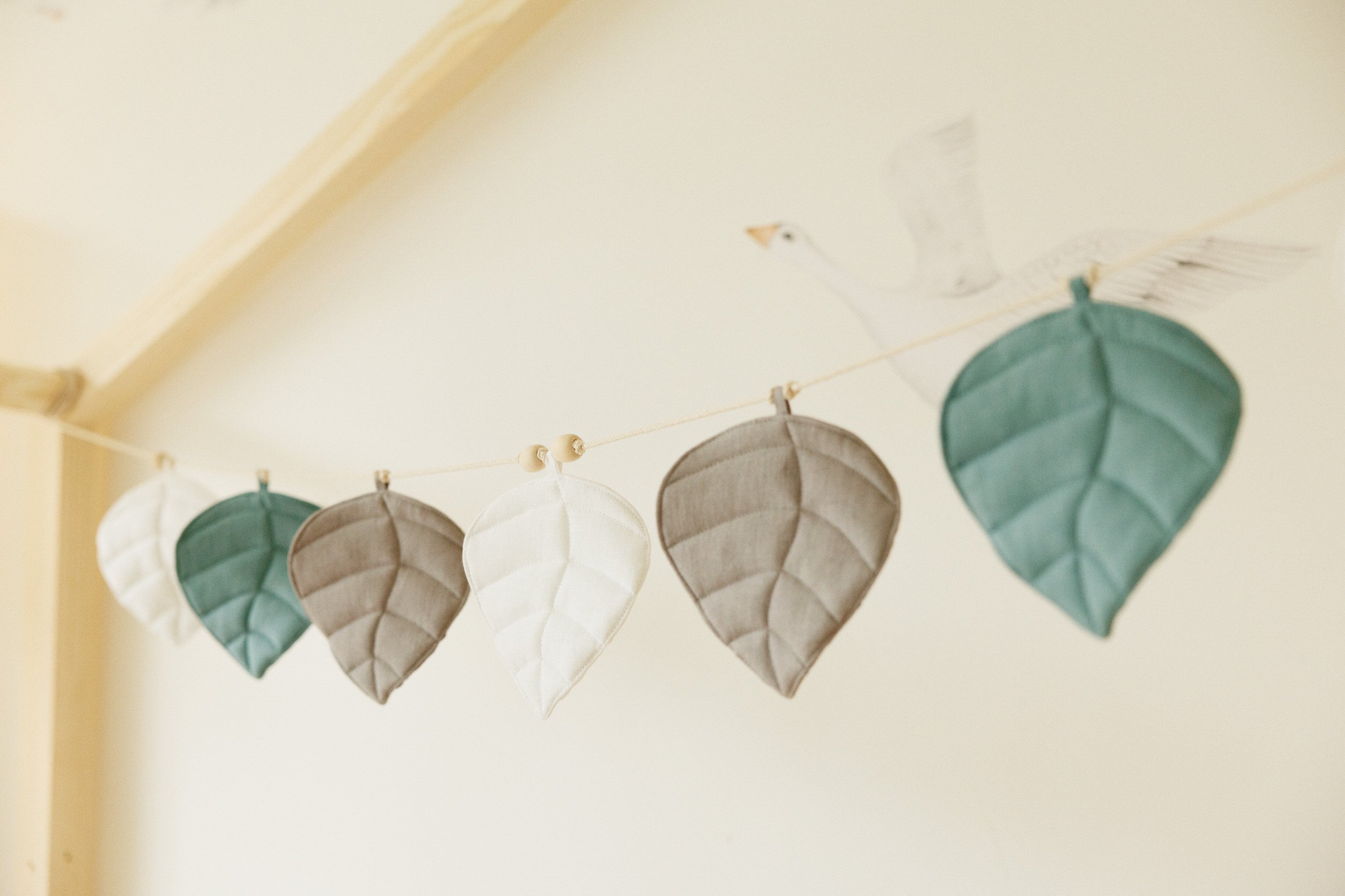 Linen Leaf Garland Winter Morning