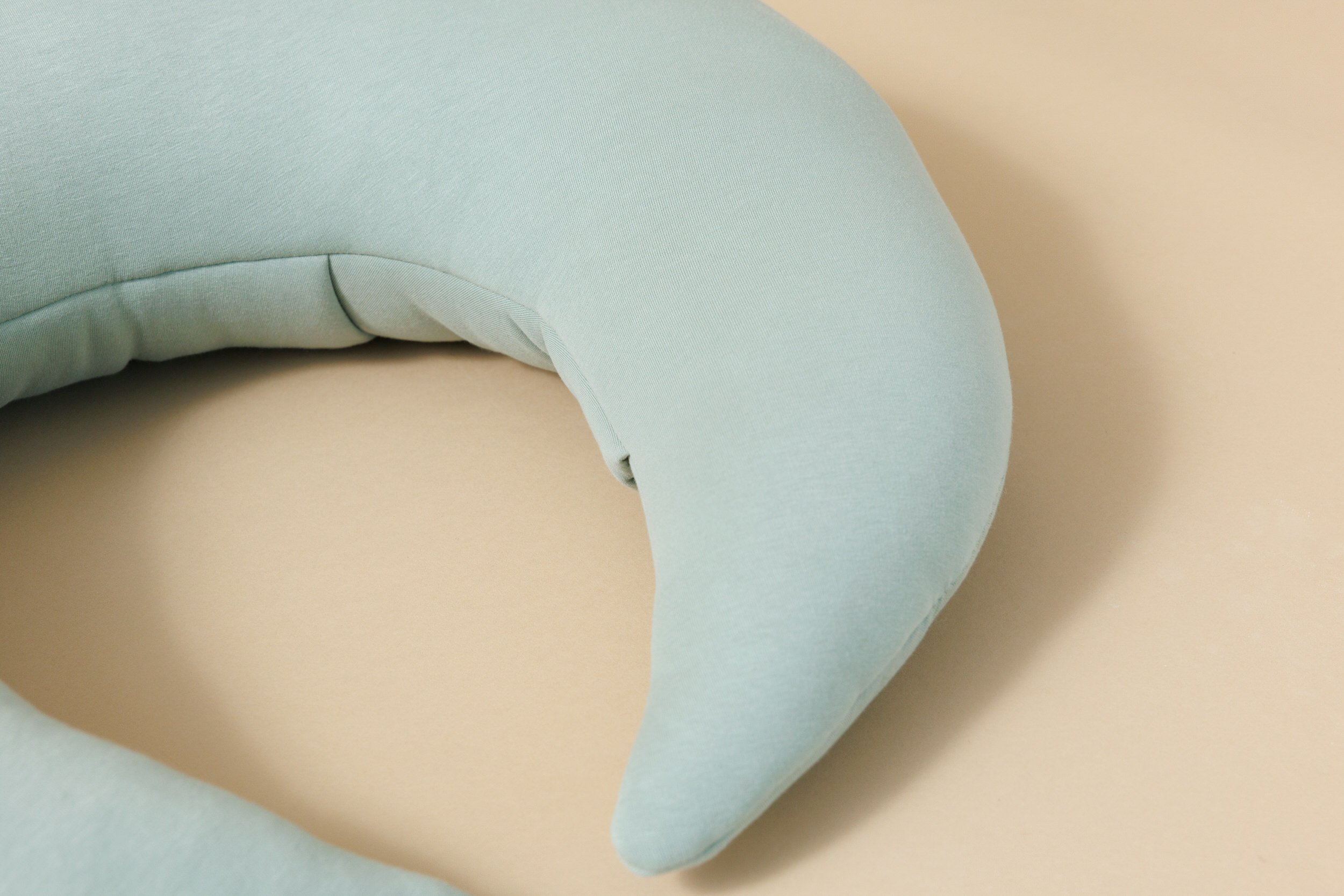 Coussin d'Allaitement Croissant Vert Sauge