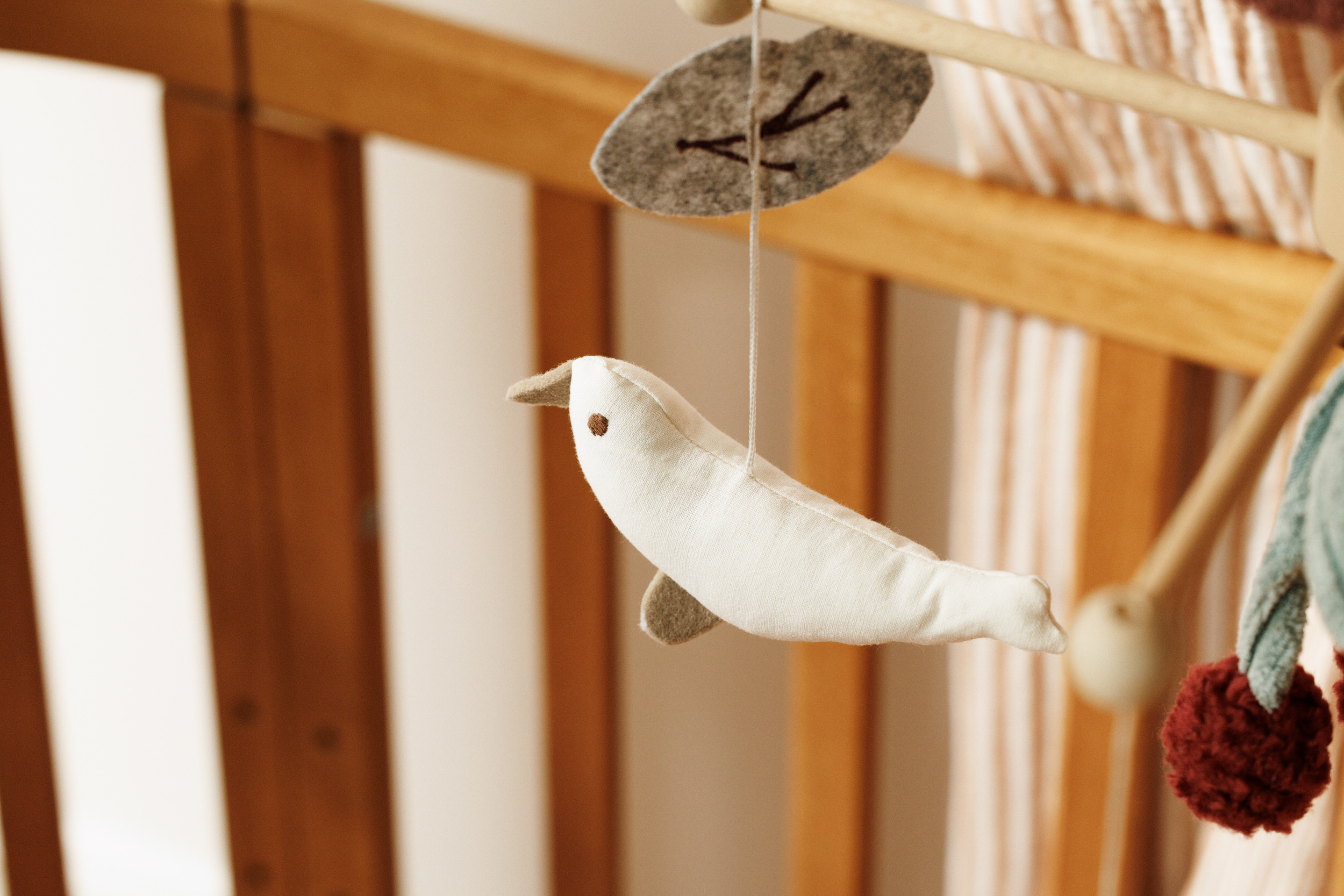 - Mobile Musical Oiseaux et Cerises - Blanc (Mon Lit Cabane) - Image 4