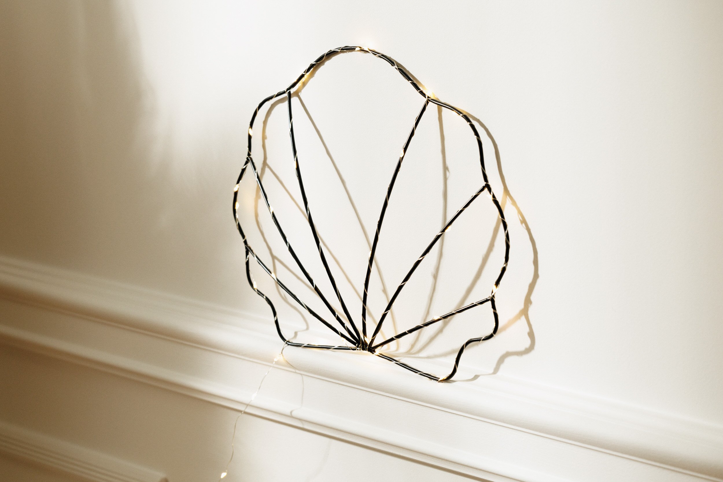 Black Metal Wire LED Light - Shell